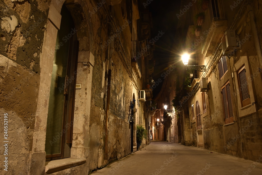 Di notte tra i vicoli di Ortigia, Siracusa-Sicilia