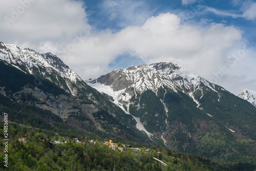 Blick auf Arzler Scharte in Innsbruck im Frühling
