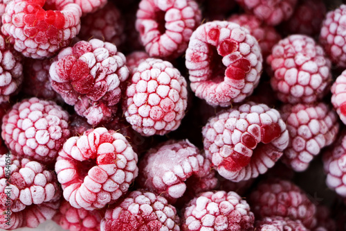 Fototapeta Naklejka Na Ścianę i Meble -  Frozen berries of raspberries, covered with hoarfrost. Close-up.