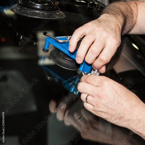 Equipment for repairing a damaged car windshield