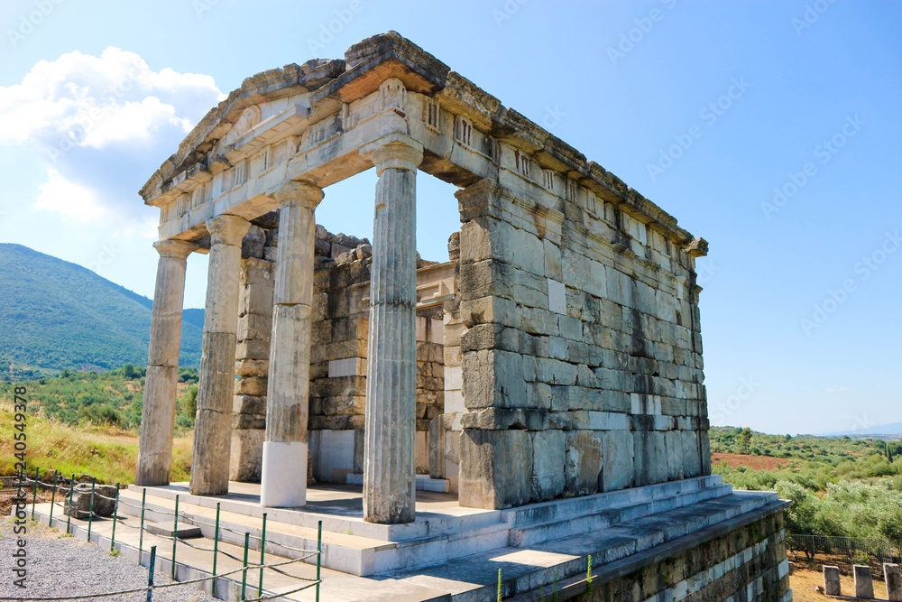 Obraz premium Doric temple, mausoleum of the Saithidae, a prominent Roman family, ancient Messini, Peloponnese, Greece
