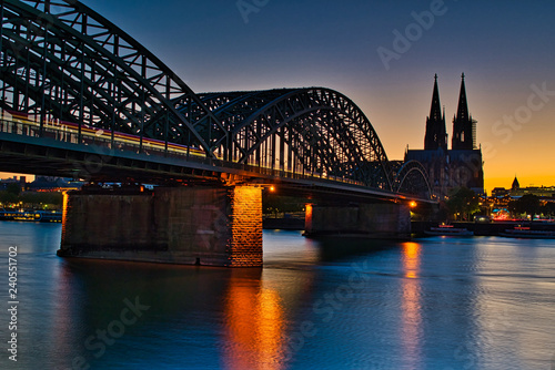 Fototapeta Köln , Hohenzollernbrücke mit Dom uns Rhein