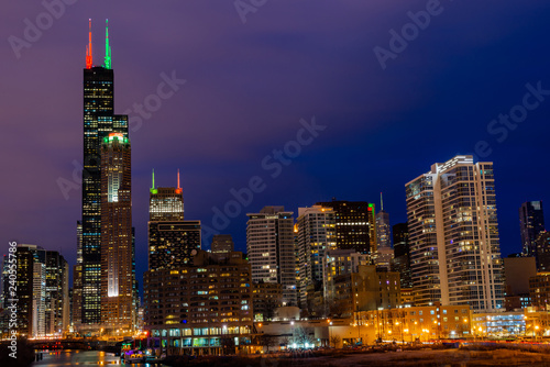 Chicago skyline at night © Arthur
