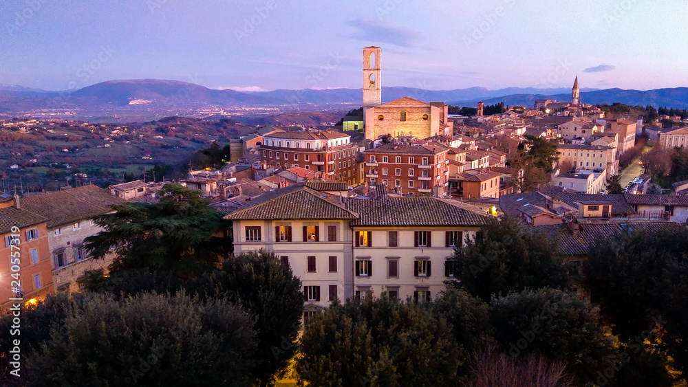 Romantico tramonto sui tetti di Perugia in Umbria