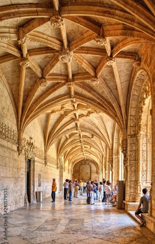 Claustro do Mosteiro dos Jerónimos photo