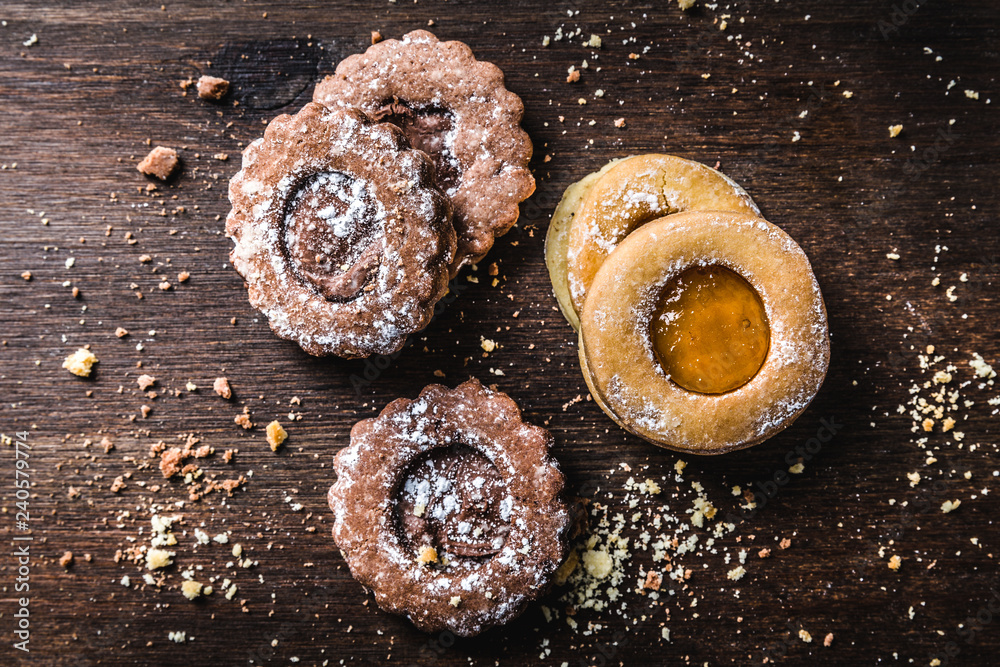 Naklejka premium apricot and chocolate biscuits on a dark background