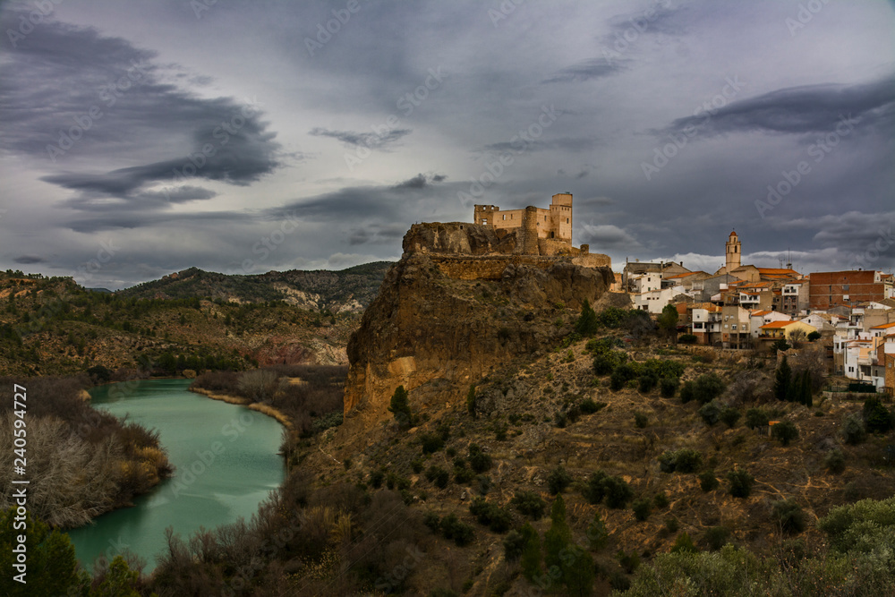 Cofrentes, castle and river