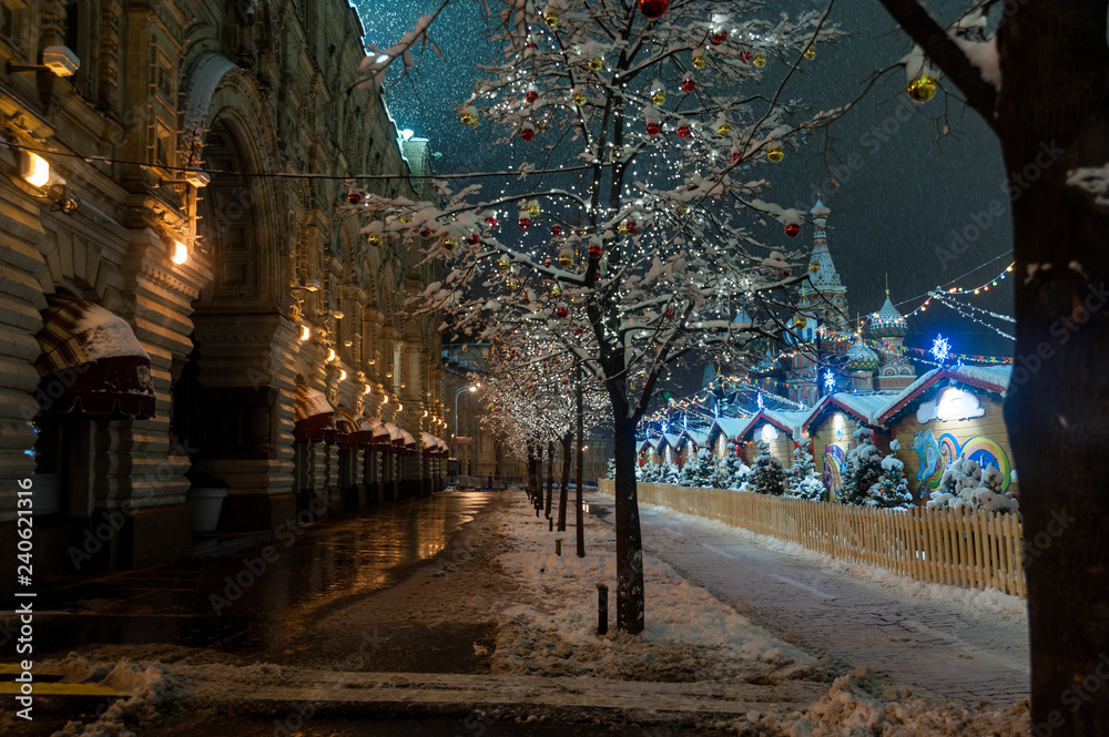 Obraz premium evening Moscow before the advent of the new year, Christmas