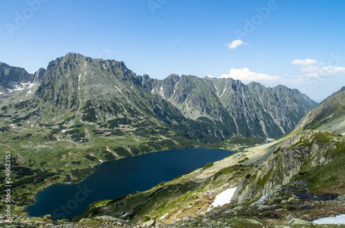 Fototapeta Naklejka Na Ścianę i Meble -  Valley of Five Lakes (Tatra National Park)