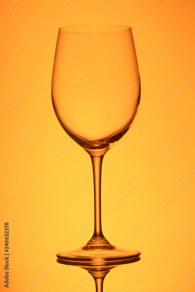 Weinglas Weißwein Burgunder leer Weinglas Weißwein Burgunder leer