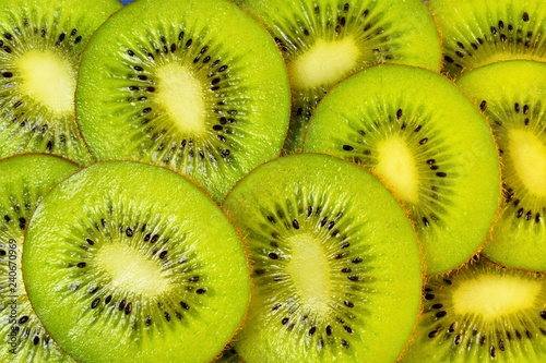 Kiwi useful delicacy berry is eaten fresh, ripe flesh green or yellow, used for the preparation of marinades, sauces, jelly, jam, liqueurs, wine. Filling for cakes and pies.