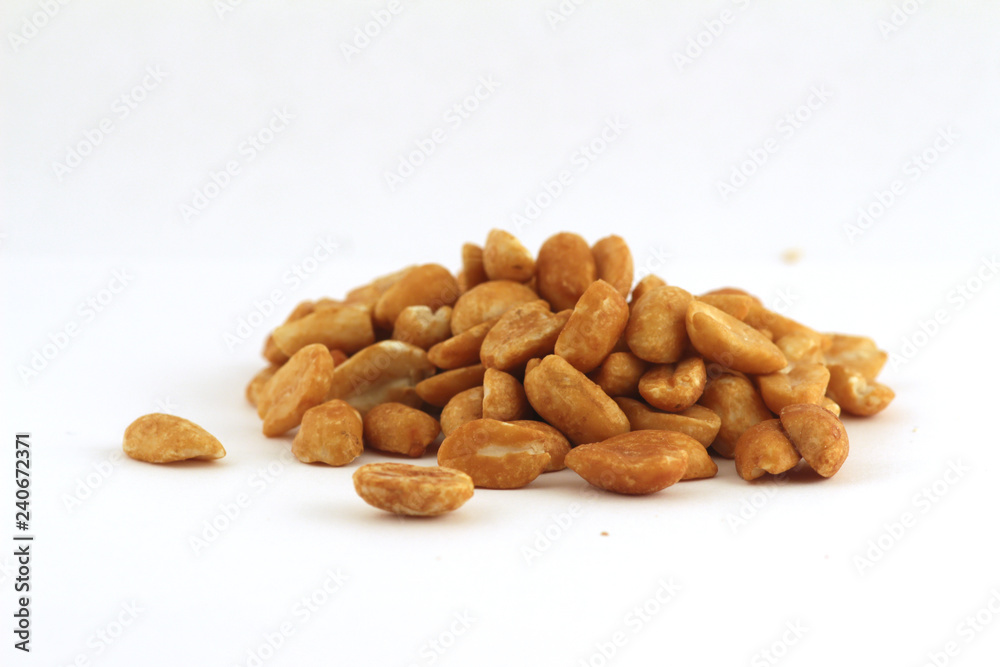 peanuts isolated on white background peanuts isolated on white background
