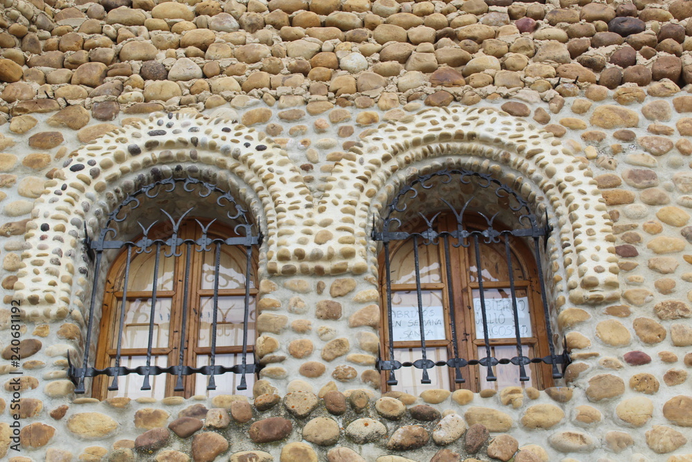 ventanas del castillo las cuevas, cebollero, burgos, españa ventanas del castillo las cuevas, cebollero, burgos, españa