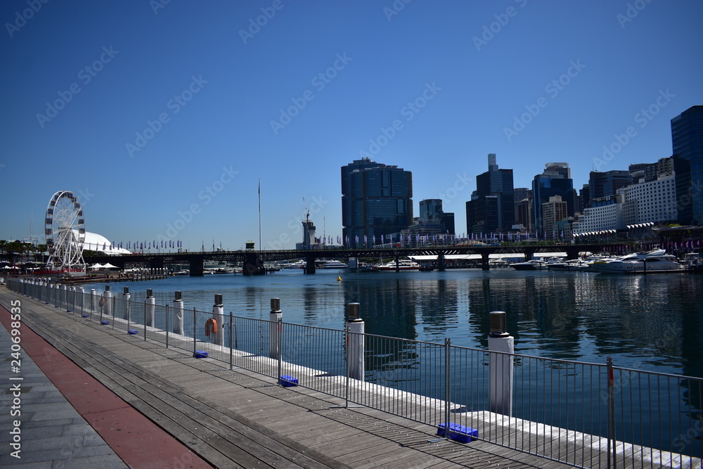 Fototapeta premium 川沿いの風景