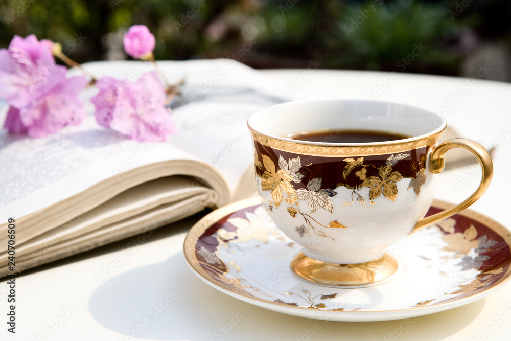 Fototapeta premium Time for a coffee break in nice garden