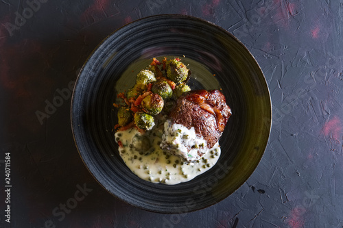 Fried beefsteak with Brussels sprouts and creamy pea sauce