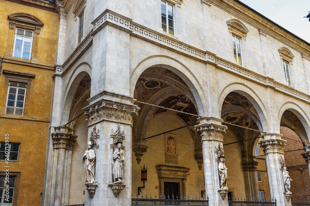 Statues decorating facade of Loggia della mercanzia in Siena. Italy