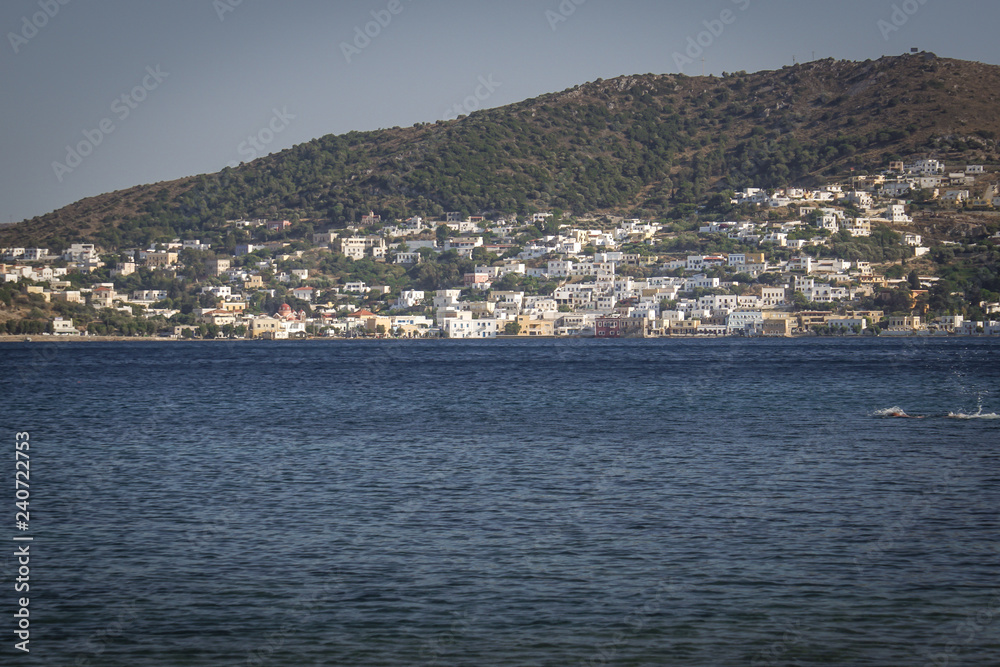 Paysage grec avec des maisons blanches