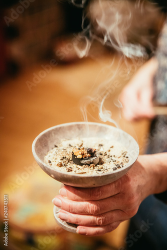 Fotografia Traditional (esoteric) incense ritual at Sylvester and Christmas, smoke
