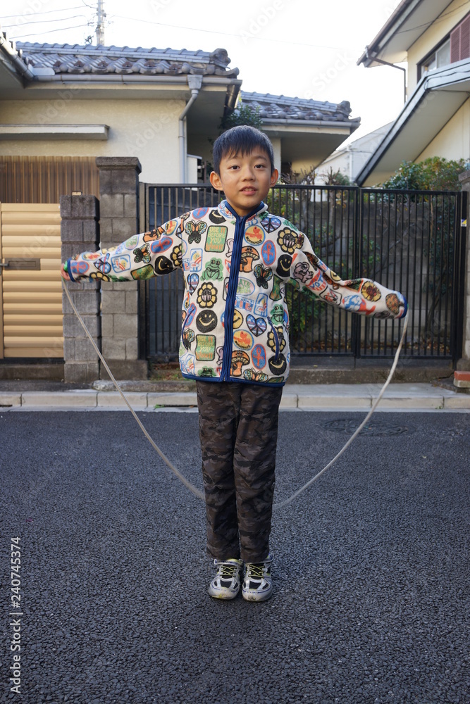 縄跳び 飛ぶ 楽しい 練習 小学生 子供 飛ぶ Stock Photo Adobe Stock