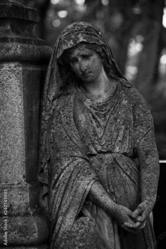 Mourning woman at the monument of the figure