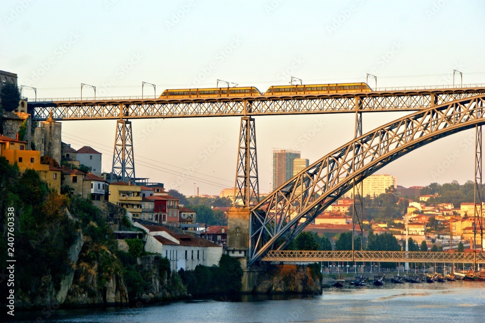Fototapeta premium Metro na ponte...