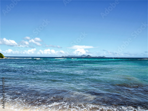 Saint Vincent and the Grenadines, Mayreau, Salt Whistle bay, Canouan view