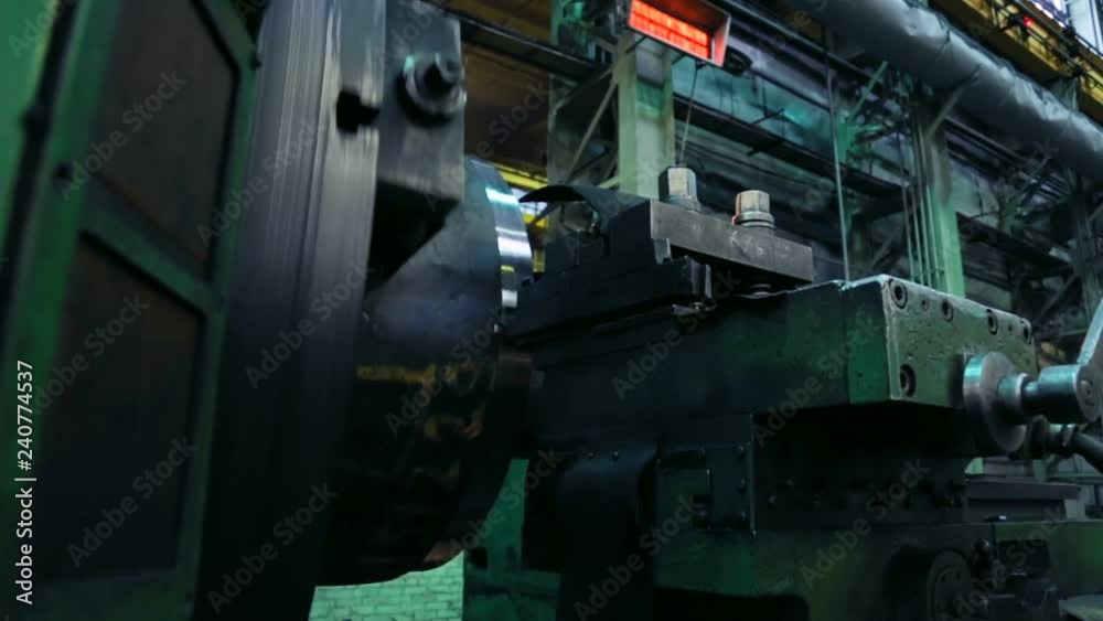 Workpiece processing on lathe