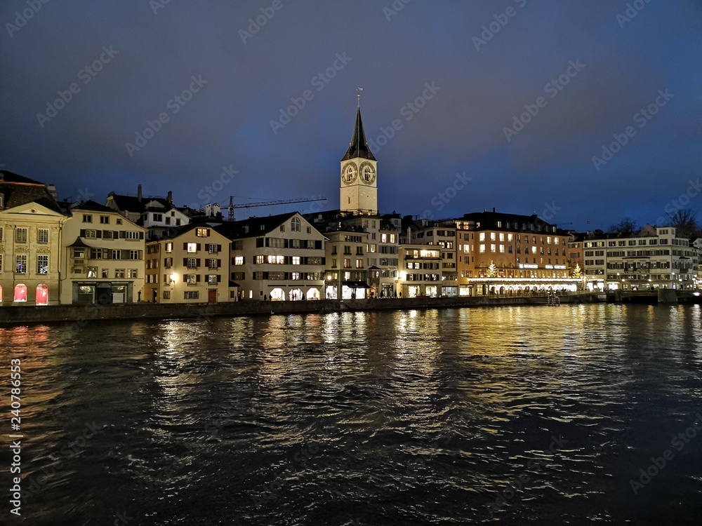 Zürich bei Abenddämmerung