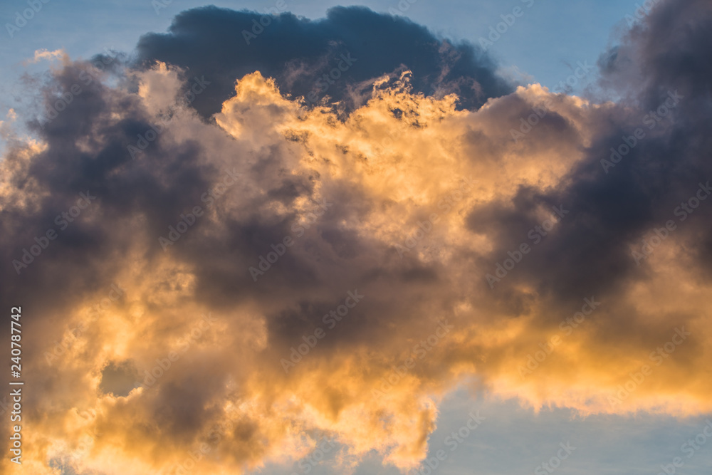 Wolke in Abenstimmung