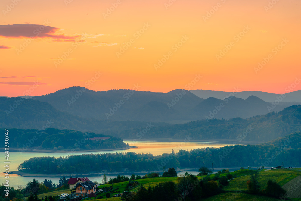 Obraz premium Polanczyk, Bieszczady Mountains, Poland: Sun rising over Solina Lake. Views from near hill.