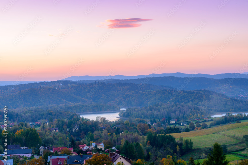 Obraz premium Polanczyk, Bieszczady Mountains, Poland: Sun rising over Solina Lake. Views from near hill.