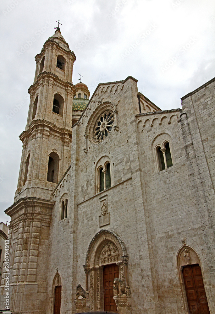 facciata e campanile della Cattedrale di Bitetto