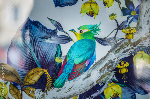 Tissu multicolore à motifs oiseau