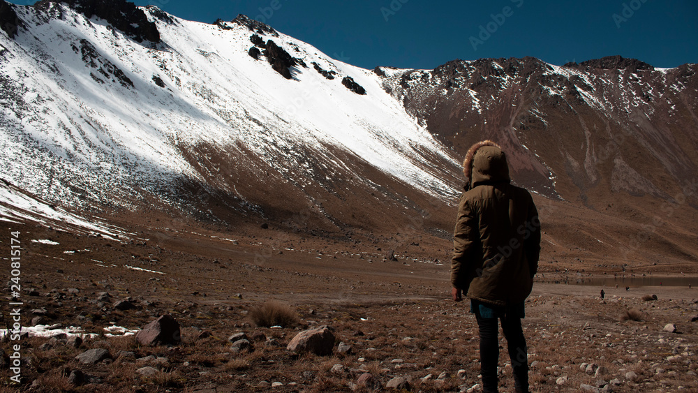 admirando la bella naturaleza 