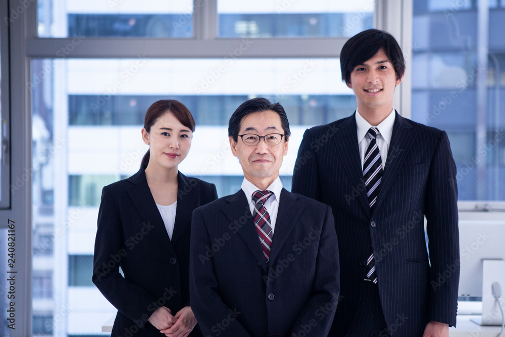 三人の会社員のポートレート 三人の会社員のポートレート