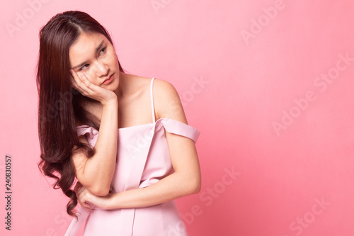Beautiful young Asian woman peeking through fingers.