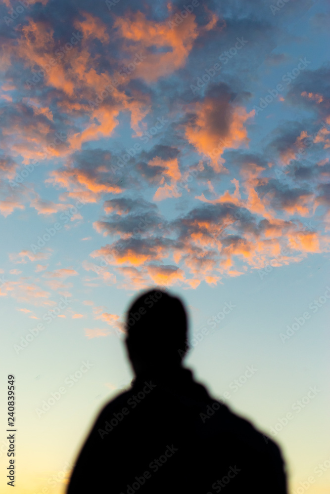 Obraz premium clouds behind man
