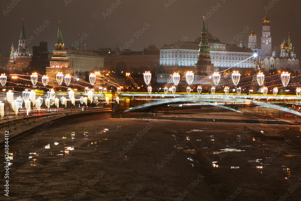 Photo of the center of Moscow on a long exposure    Footage taken on the street in the center of Moscow, Russia, shooting date 24.11.2018, the photo shows the Kremlin, bridge, embankment 