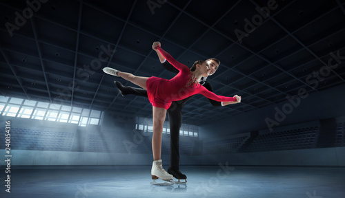 Figure skating couple © VIAR PRO studio