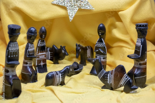 Crèche de Noël faite en bois d'ébène noël dans le monde crèche de noël africaine
