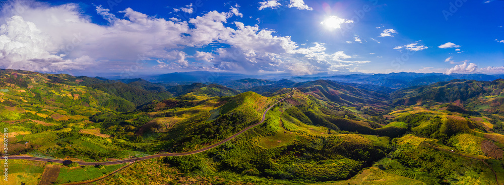 Fototapeta premium Piękna panorama jest widok z góry zadzwonił z drogi hightway.