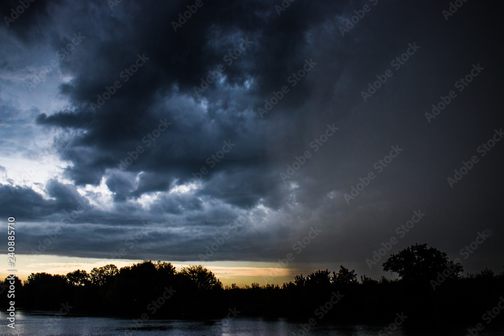 Gewitter am Fluss Gewitter am Fluss