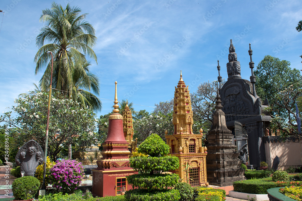 Fototapeta premium Wat Preah Prom Rath beautiful temple view in Siem Reap, Cambodia