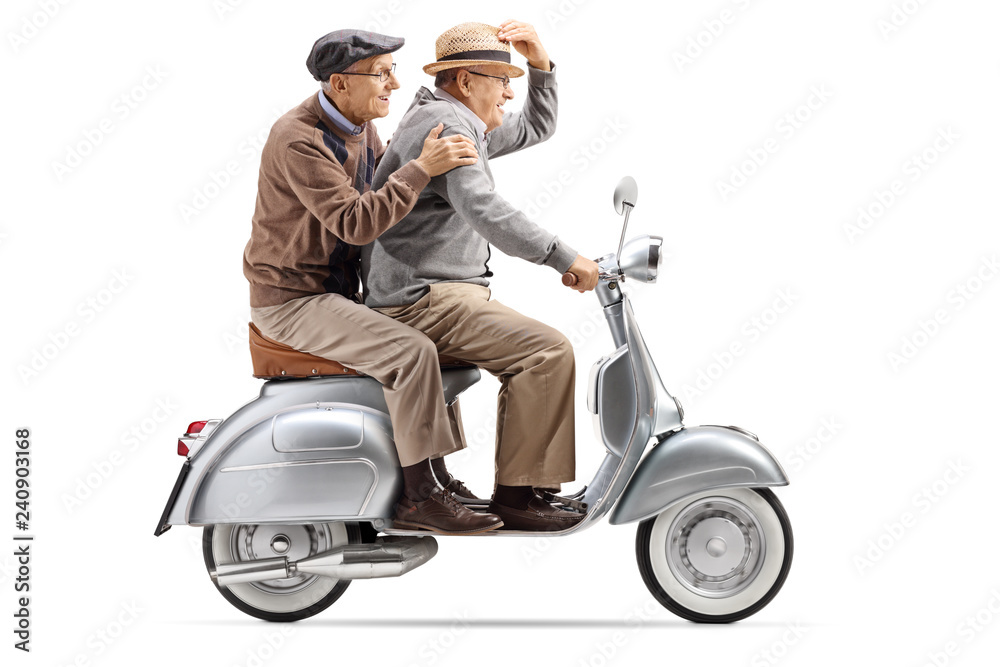 Fototapeta premium Dwóch starszych mężczyzn, jazda szybko skuterem vintage