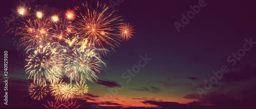Wunderschönes Feuerwerk © Thaut Images
