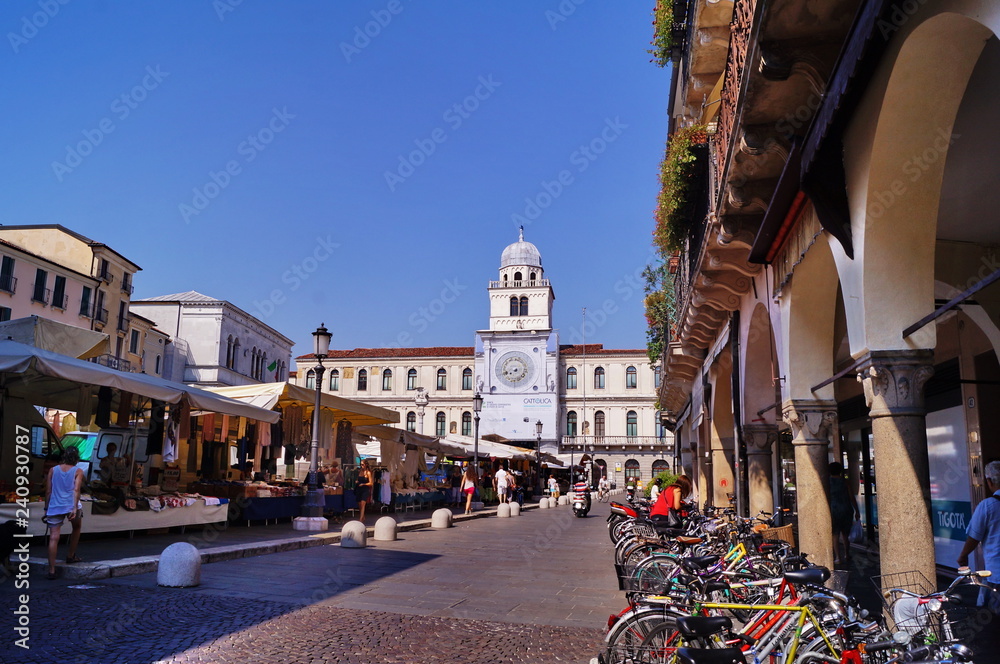 Fototapeta premium Signori square and Capitanio Palace, Padua, Italy