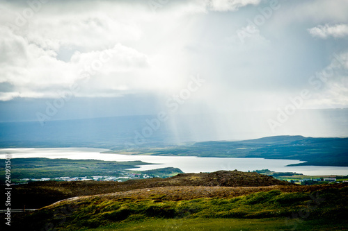 Regen im kleinen Dorf im Süden Islands