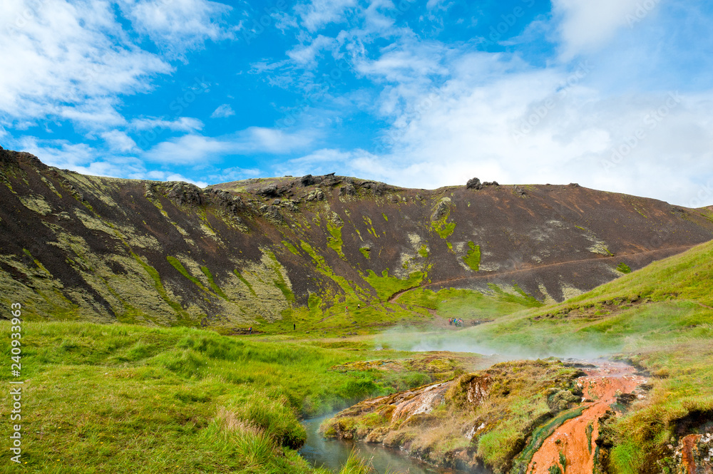 Aufsteigender Dampf und heisse Quellen auf Island Aufsteigender Dampf und heisse Quellen auf Island