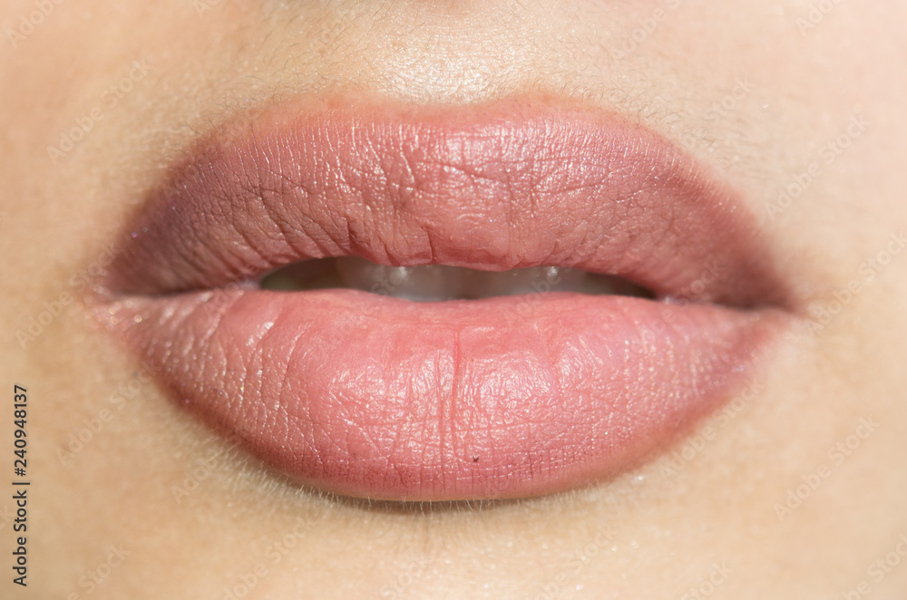 Fototapeta premium Piękne usta kobiety